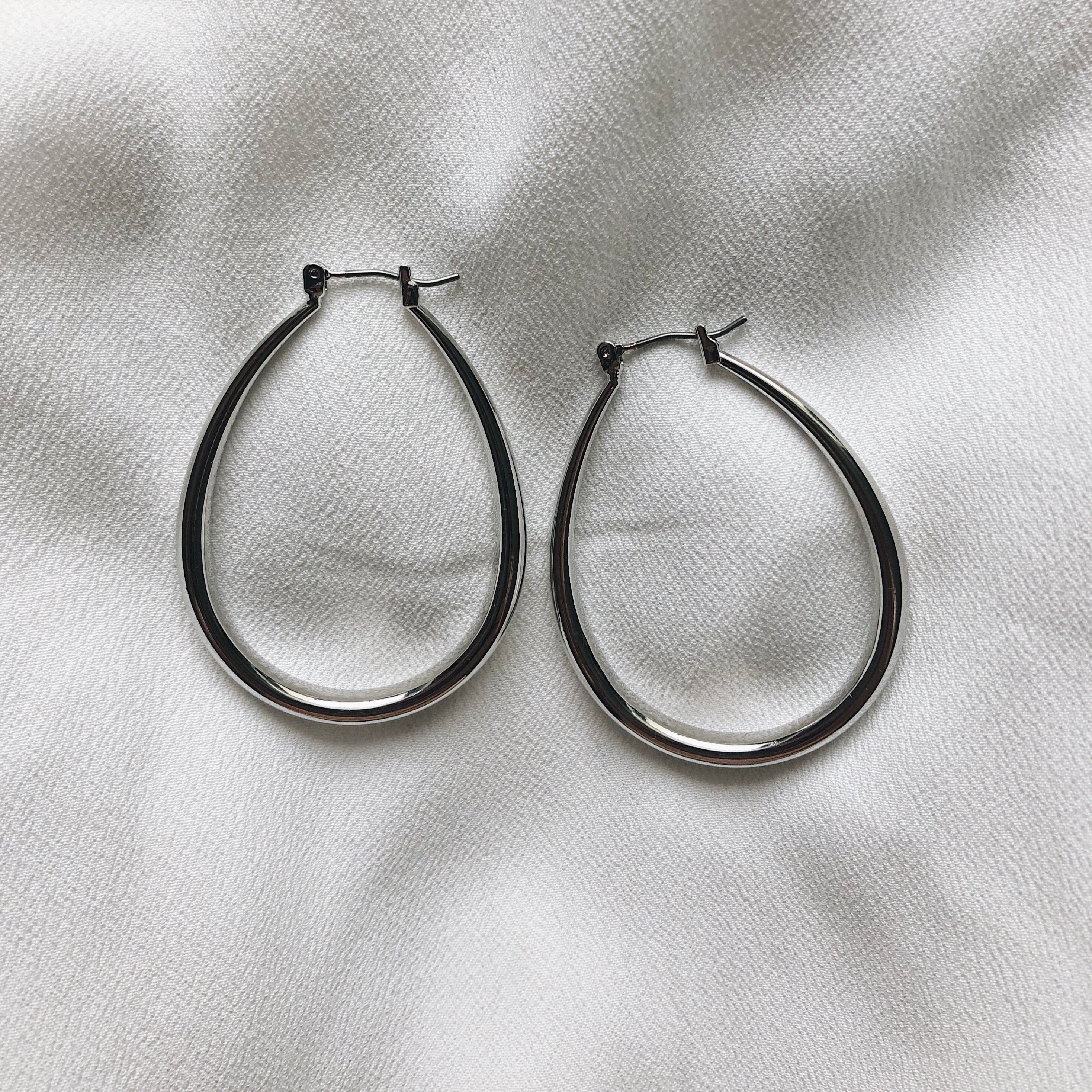 Gloria Oval Hoops Earrings