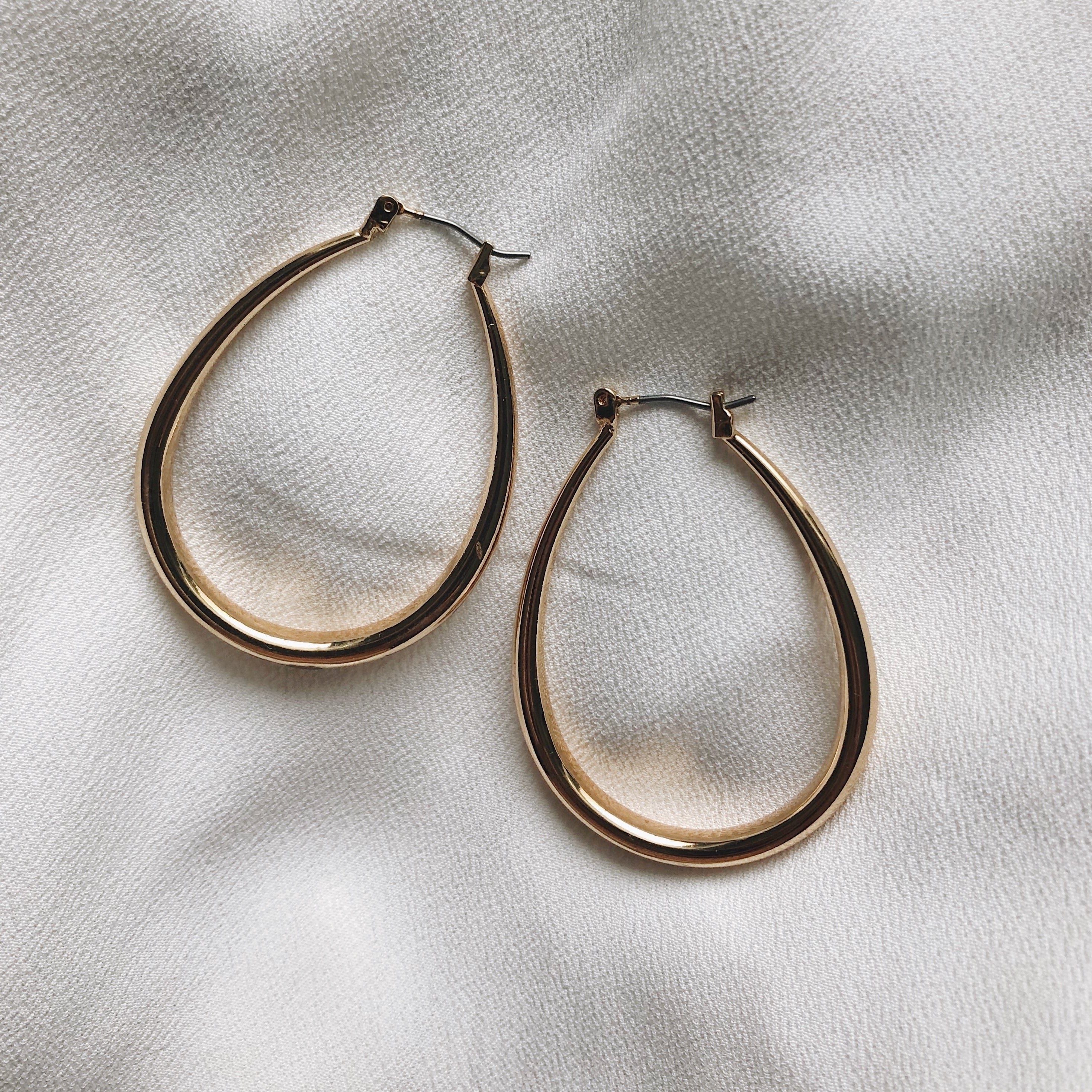 Gloria Oval Hoops Earrings