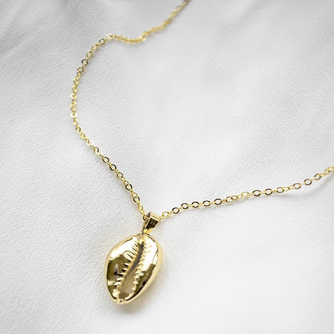 Cowrie shell choker gold store